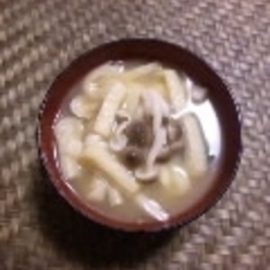 干しきのこで、出汁を含んだ☆お揚げさんの味噌汁